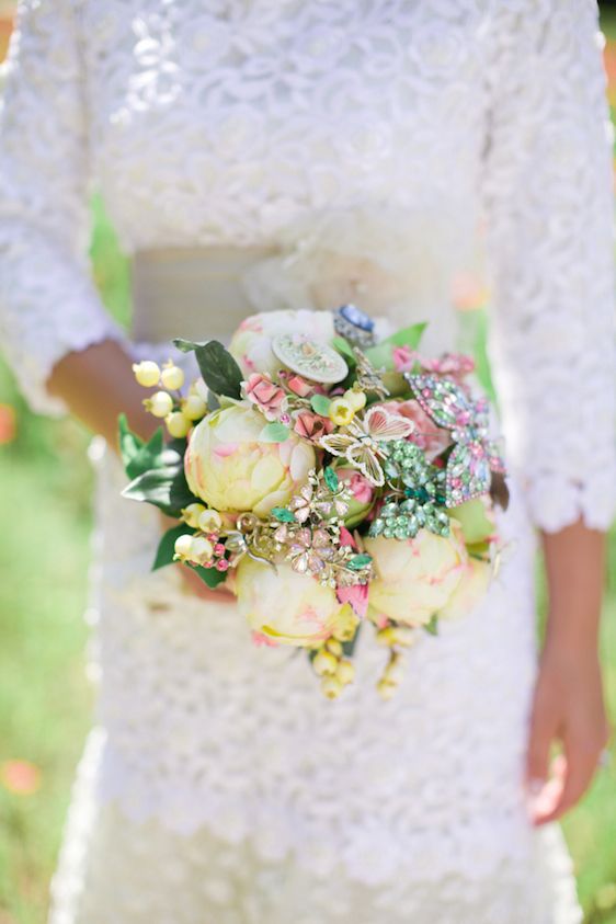 A Sweet Southern Wedding Under the Oak Trees - www.theperfectpalette.com - Watson Studios