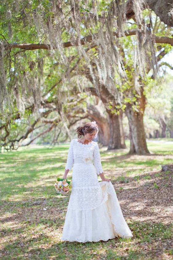 A Sweet Southern Wedding Under the Oak Trees - www.theperfectpalette.com - Watson Studios