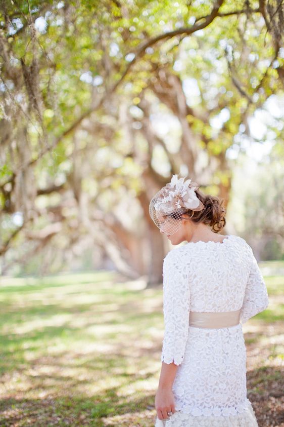 A Sweet Southern Wedding Under the Oak Trees - www.theperfectpalette.com - Watson Studios