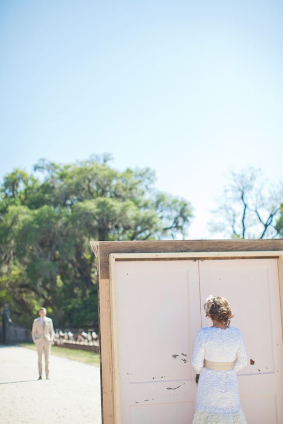 A Sweet Southern Wedding Under the Oak Trees - www.theperfectpalette.com - Watson Studios