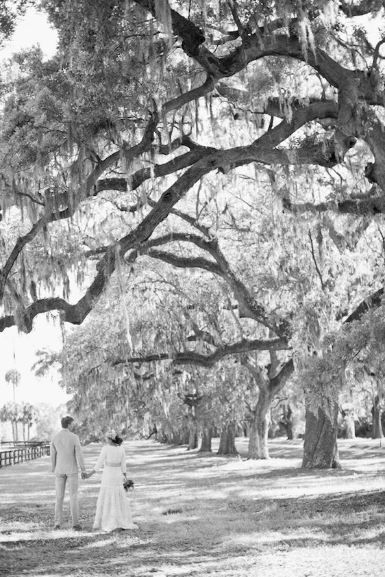 A Sweet Southern Wedding Under the Oak Trees - www.theperfectpalette.com - Watson Studios