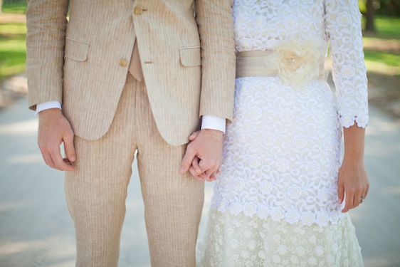 A Sweet Southern Wedding Under the Oak Trees - www.theperfectpalette.com - Watson Studios