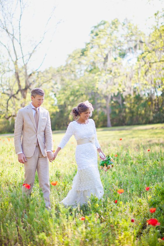 A Sweet Southern Wedding Under the Oak Trees - www.theperfectpalette.com - Watson Studios