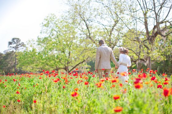 A Sweet Southern Wedding Under the Oak Trees - www.theperfectpalette.com - Watson Studios