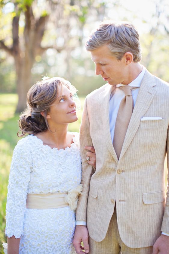 A Sweet Southern Wedding Under the Oak Trees - www.theperfectpalette.com - Watson Studios