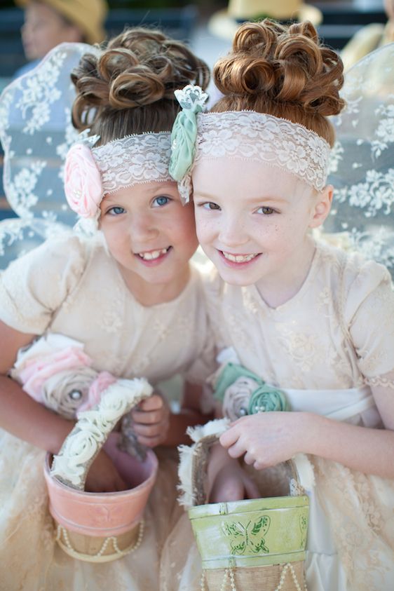 A Sweet Southern Wedding Under the Oak Trees - www.theperfectpalette.com - Watson Studios