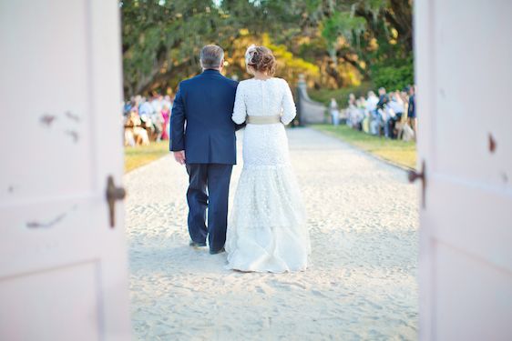 A Sweet Southern Wedding Under the Oak Trees - www.theperfectpalette.com - Watson Studios