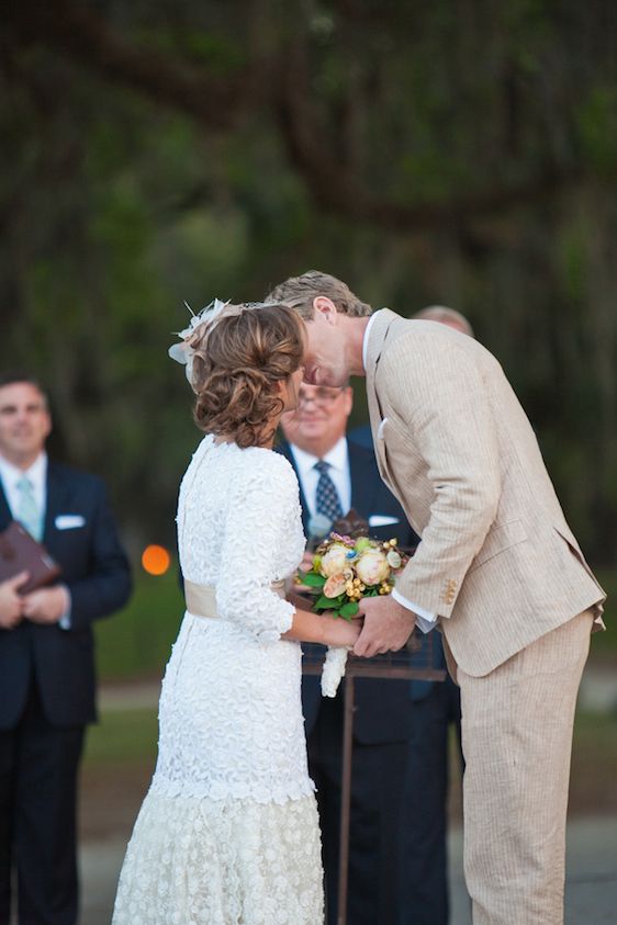 A Sweet Southern Wedding Under the Oak Trees - www.theperfectpalette.com - Watson Studios