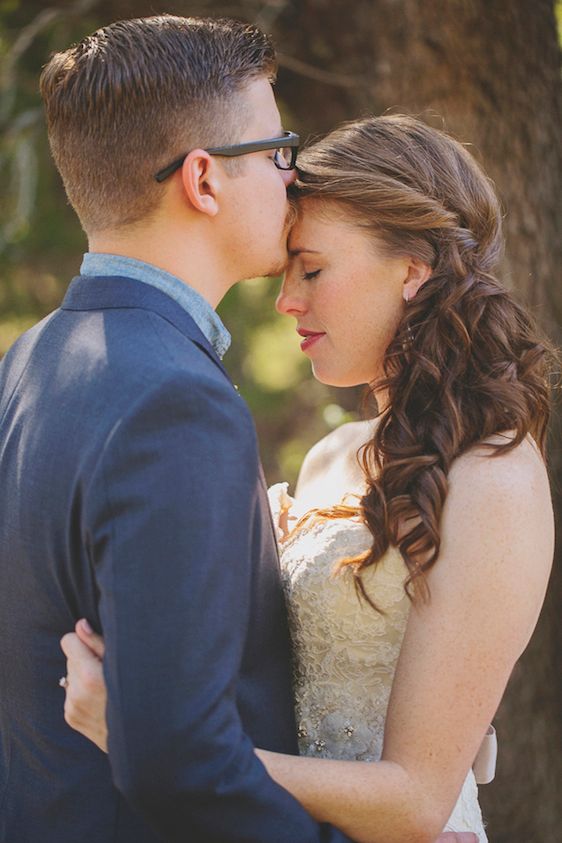 Bright and Beautiful Backyard Wedding - www.theperfectpalette.com - Photo by Betsy, Luciile's Flowers