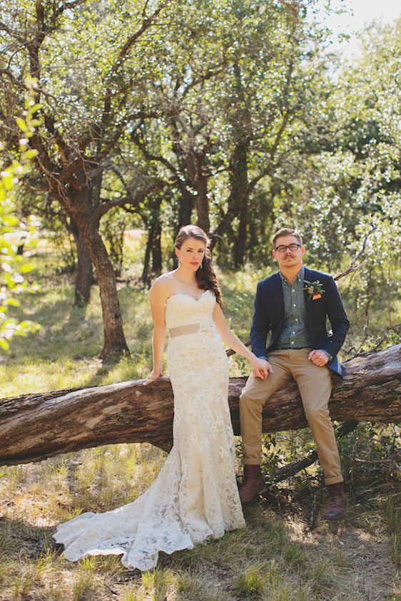 Bright and Beautiful Backyard Wedding - www.theperfectpalette.com - Photo by Betsy, Luciile's Flowers