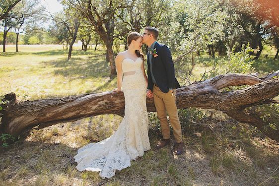 Bright and Beautiful Backyard Wedding - www.theperfectpalette.com - Photo by Betsy, Luciile's Flowers