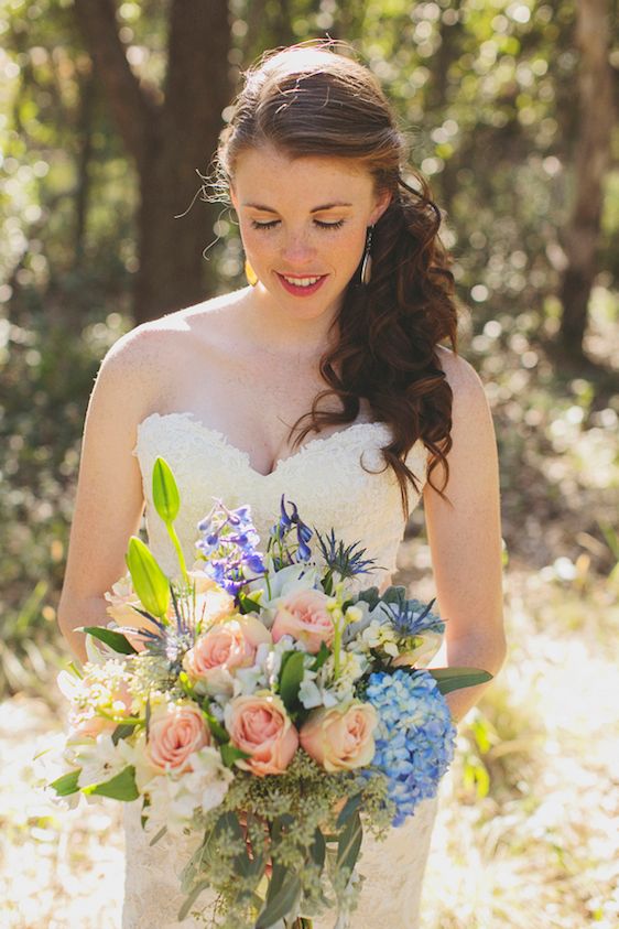 Bright and Beautiful Backyard Wedding - www.theperfectpalette.com - Photo by Betsy, Luciile's Flowers