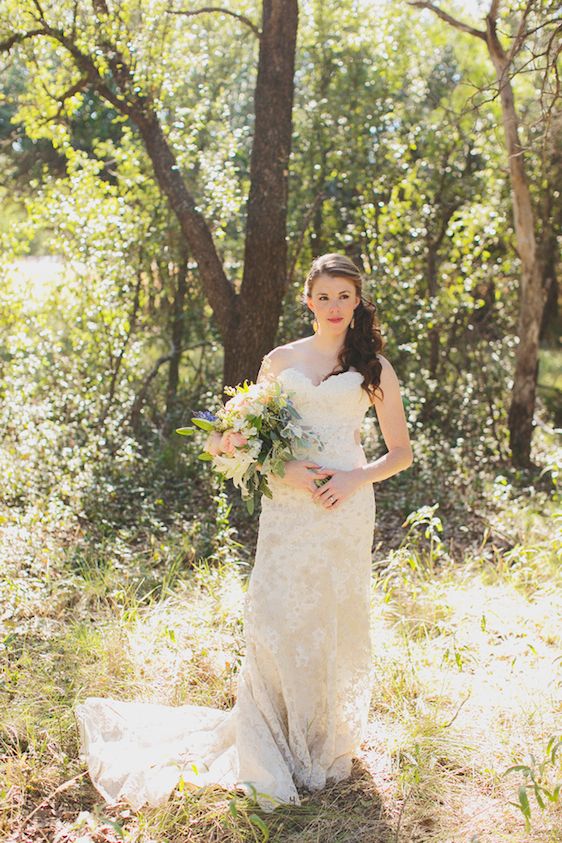 Bright and Beautiful Backyard Wedding - www.theperfectpalette.com - Photo by Betsy, Luciile's Flowers