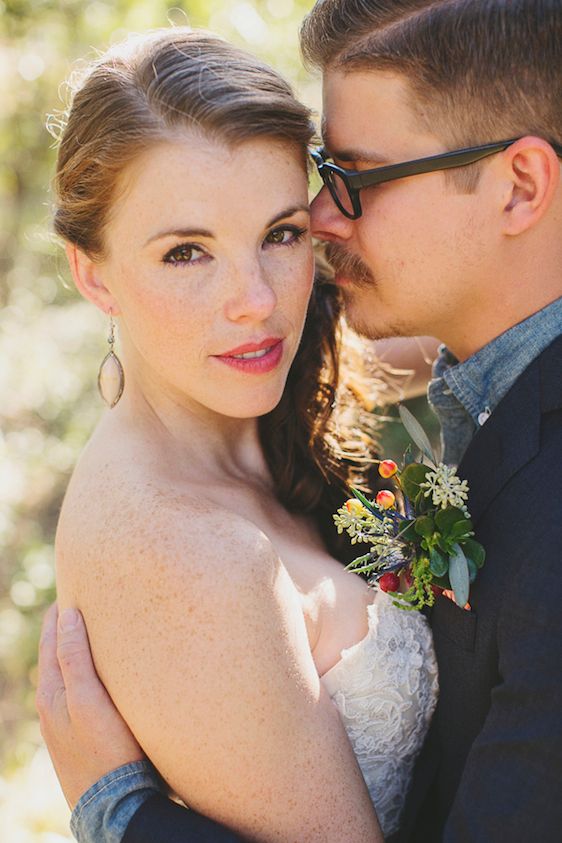 Bright and Beautiful Backyard Wedding - www.theperfectpalette.com - Photo by Betsy, Luciile's Flowers