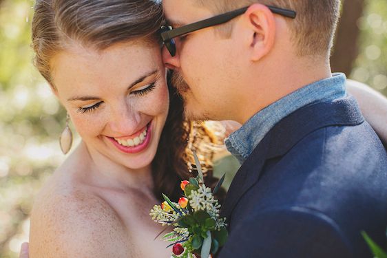 Bright and Beautiful Backyard Wedding - www.theperfectpalette.com - Photo by Betsy, Luciile's Flowers