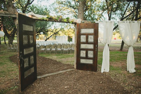 Bright and Beautiful Backyard Wedding - www.theperfectpalette.com - Photo by Betsy, Luciile's Flowers