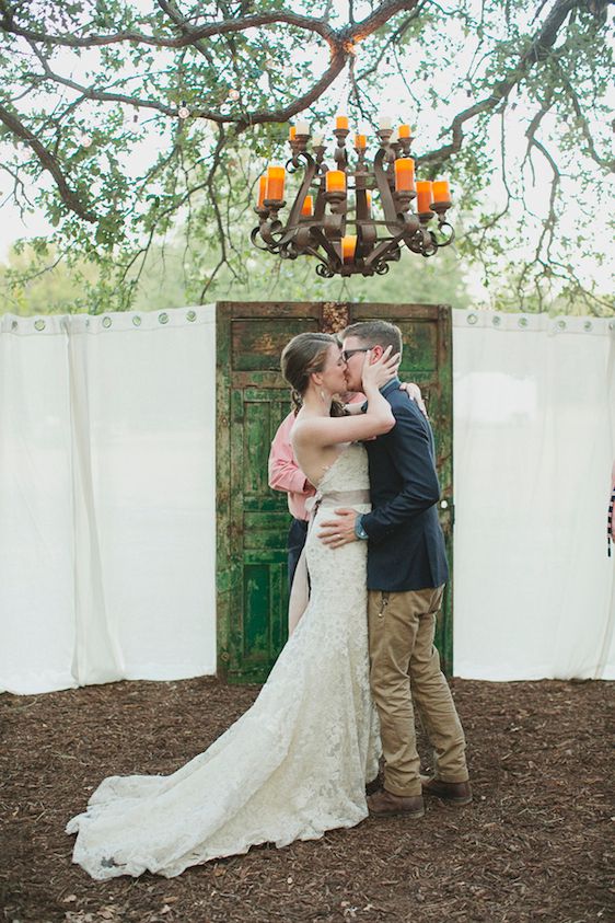 Bright and Beautiful Backyard Wedding - www.theperfectpalette.com - Photo by Betsy, Luciile's Flowers