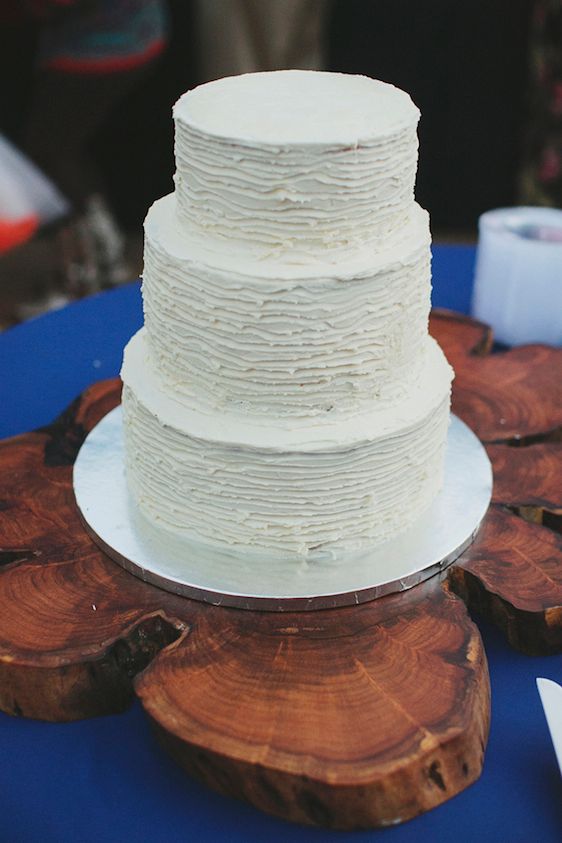 Bright and Beautiful Backyard Wedding - www.theperfectpalette.com - Photo by Betsy, Luciile's Flowers