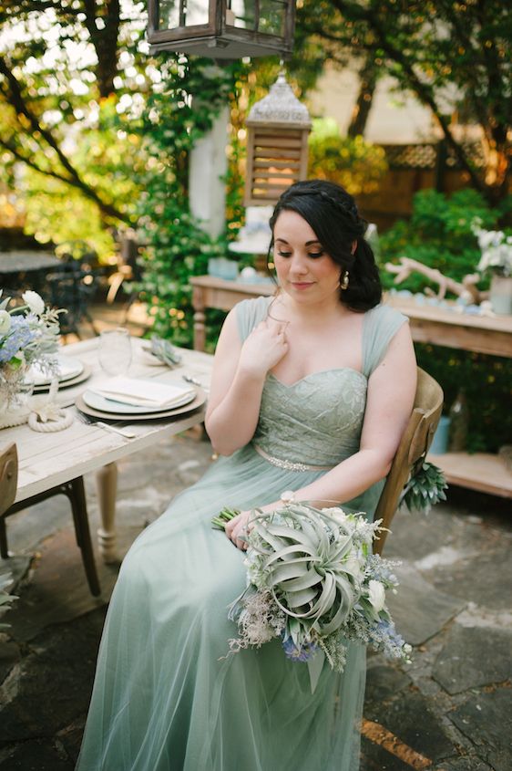 Coastal Chic Wedding Inspiration - www.theperfectpalette.com - Styled by The Perfect Palette, photos by Lauren Rae Photography, floral design by Bre Garvin of Juli Vaughn Designs