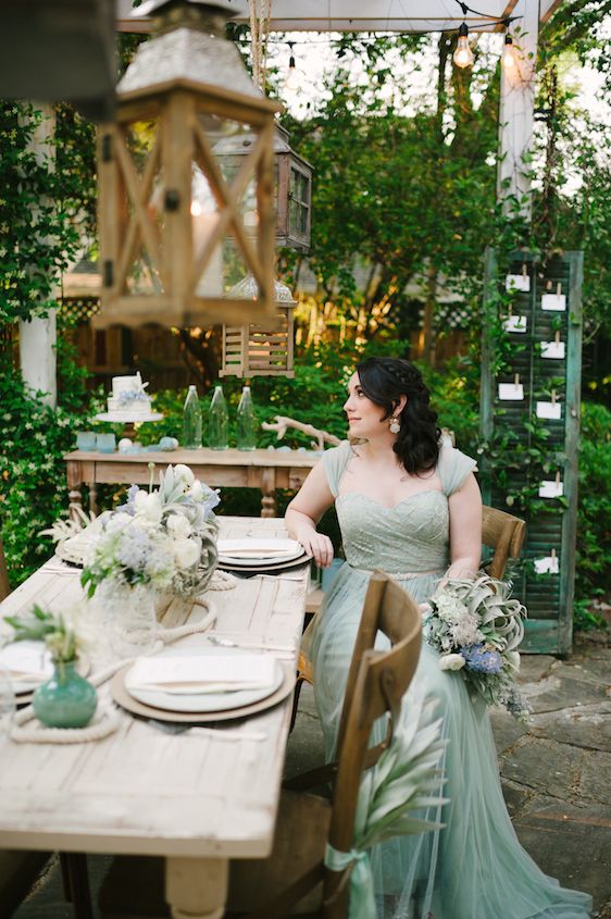Coastal Chic Wedding Inspiration - www.theperfectpalette.com - Styled by The Perfect Palette, photos by Lauren Rae Photography, floral design by Bre Garvin of Juli Vaughn Designs