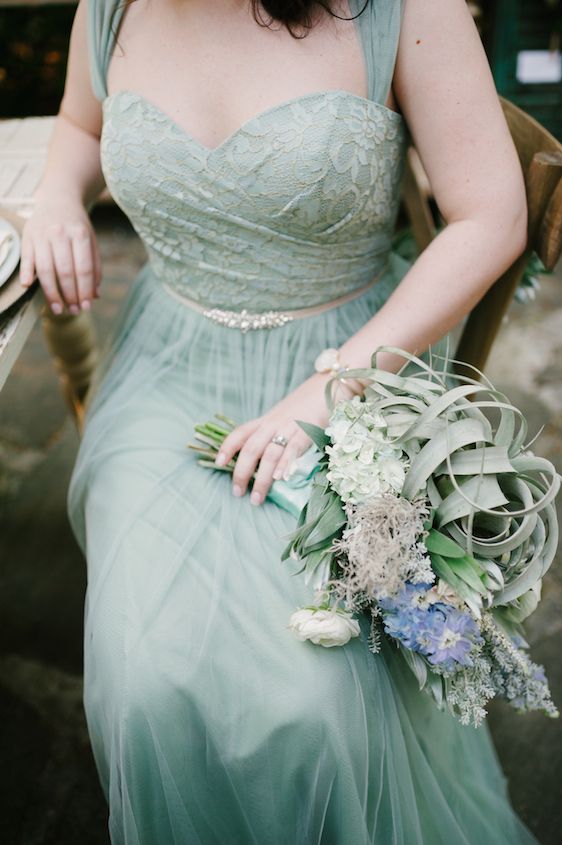 Coastal Chic Wedding Inspiration - www.theperfectpalette.com - Styled by The Perfect Palette, photos by Lauren Rae Photography, floral design by Bre Garvin of Juli Vaughn Designs