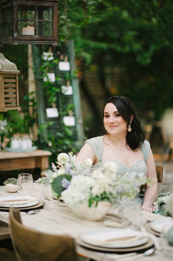 Coastal Chic Wedding Inspiration - www.theperfectpalette.com - Styled by The Perfect Palette, photos by Lauren Rae Photography, floral design by Bre Garvin of Juli Vaughn Designs