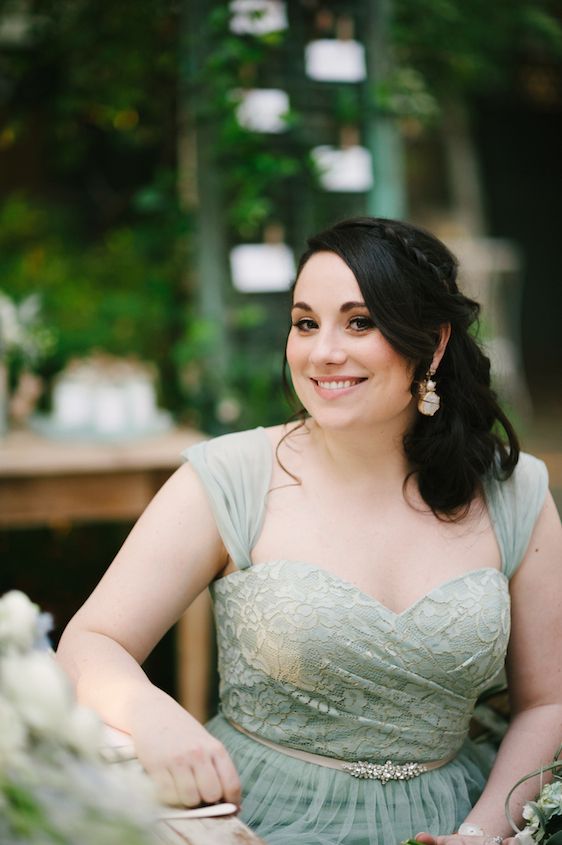 Coastal Chic Wedding Inspiration - www.theperfectpalette.com - Styled by The Perfect Palette, photos by Lauren Rae Photography, floral design by Bre Garvin of Juli Vaughn Designs