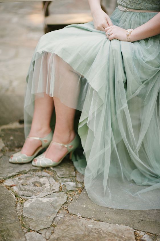 Coastal Chic Wedding Inspiration - www.theperfectpalette.com - Styled by The Perfect Palette, photos by Lauren Rae Photography, floral design by Bre Garvin of Juli Vaughn Designs