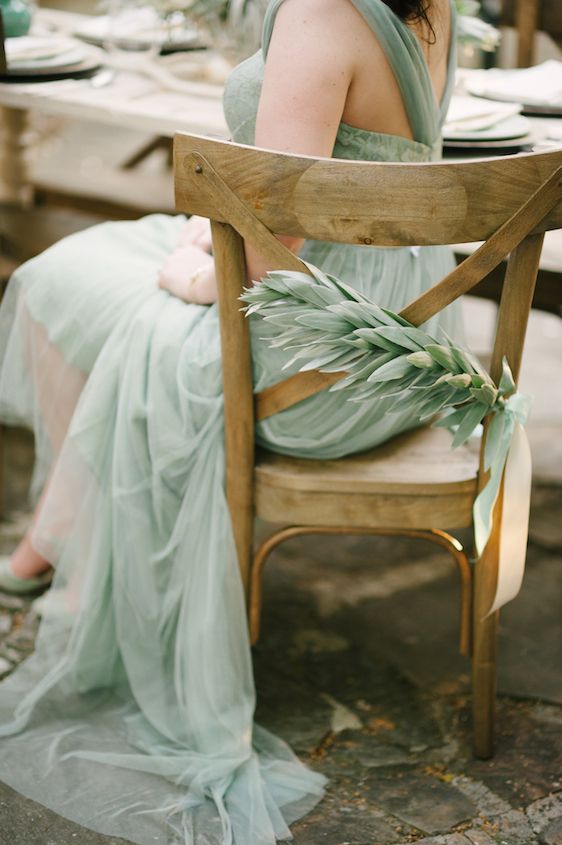 Coastal Chic Wedding Inspiration - www.theperfectpalette.com - Styled by The Perfect Palette, photos by Lauren Rae Photography, floral design by Bre Garvin of Juli Vaughn Designs