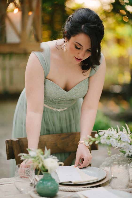 Coastal Chic Wedding Inspiration - www.theperfectpalette.com - Styled by The Perfect Palette, photos by Lauren Rae Photography, floral design by Bre Garvin of Juli Vaughn Designs