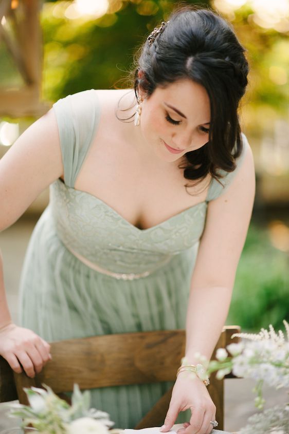 Coastal Chic Wedding Inspiration - www.theperfectpalette.com - Styled by The Perfect Palette, photos by Lauren Rae Photography, floral design by Bre Garvin of Juli Vaughn Designs