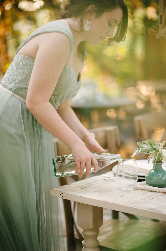 Coastal Chic Wedding Inspiration - www.theperfectpalette.com - Styled by The Perfect Palette, photos by Lauren Rae Photography, floral design by Bre Garvin of Juli Vaughn Designs