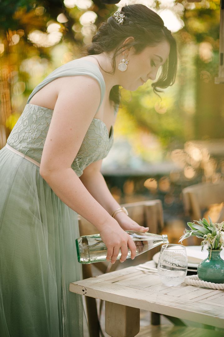 Coastal Chic Wedding Inspiration - www.theperfectpalette.com - Styled by The Perfect Palette, photos by Lauren Rae Photography, floral design by Bre Garvin of Juli Vaughn Designs