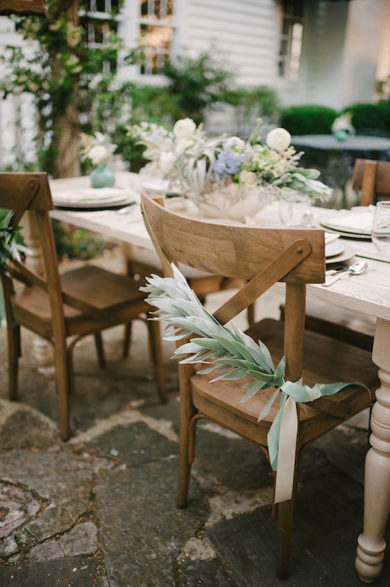 Coastal Chic Wedding Inspiration - www.theperfectpalette.com - Styled by The Perfect Palette, photos by Lauren Rae Photography, floral design by Bre Garvin of Juli Vaughn Designs