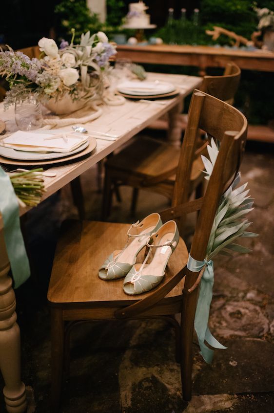 Coastal Chic Wedding Inspiration - www.theperfectpalette.com - Styled by The Perfect Palette, photos by Lauren Rae Photography, floral design by Bre Garvin of Juli Vaughn Designs