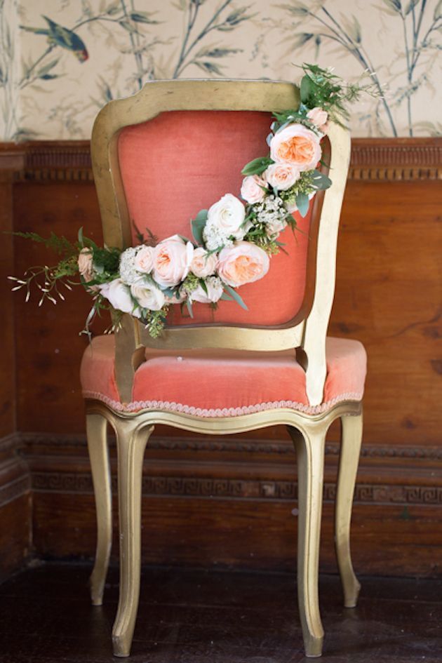 Coral Wedding Inspiration with Ombré Details - www.theperfectpalette.com - Get the Look!