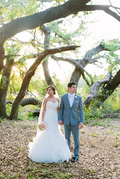 A Wedding Under the Oak Trees - www.theperfectpalette.com - Al Gawlik Photography, Florals by Wow Factor Design