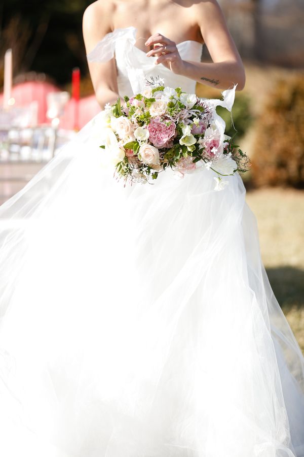 Romantic Valentine's Day Inspired Editorial  - www.theperfectpalette.com - Real Southern Accents, Jenn Finazzo Photography, Whimsical Floral Design