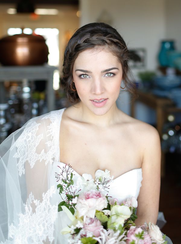 Romantic Valentine's Day Inspired Editorial  - www.theperfectpalette.com - Real Southern Accents, Jenn Finazzo Photography, Whimsical Floral Design