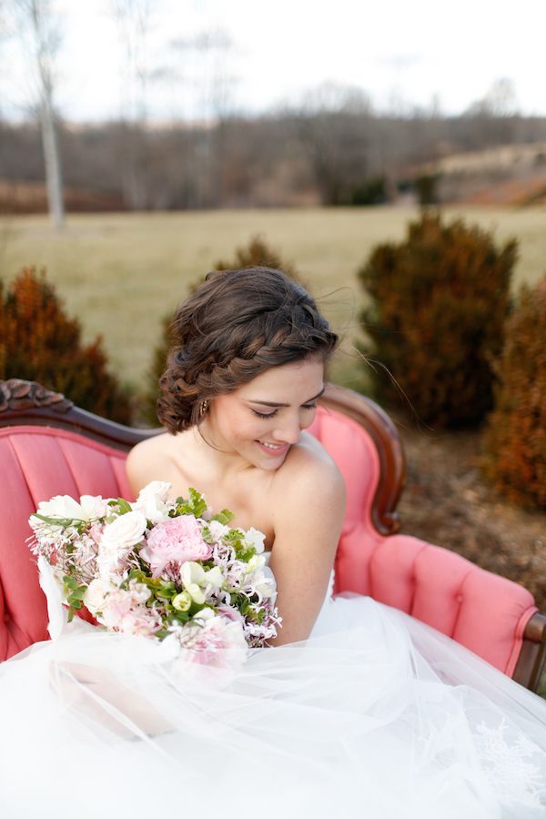 Romantic Valentine's Day Inspired Editorial  - www.theperfectpalette.com - Real Southern Accents, Jenn Finazzo Photography, Whimsical Floral Design