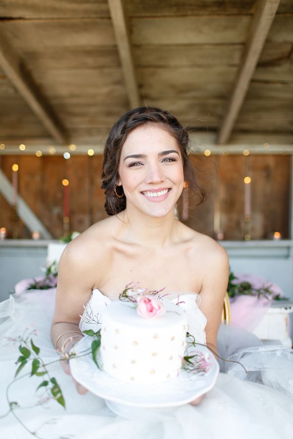 Romantic Valentine's Day Inspired Editorial  - www.theperfectpalette.com - Real Southern Accents, Jenn Finazzo Photography, Whimsical Floral Design