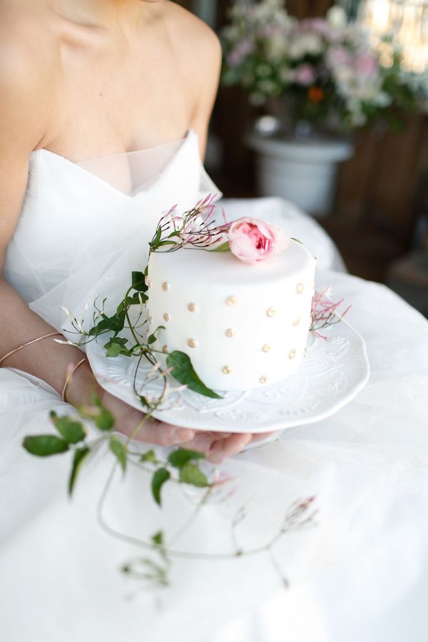 Romantic Valentine's Day Inspired Editorial  - www.theperfectpalette.com - Real Southern Accents, Jenn Finazzo Photography, Whimsical Floral Design