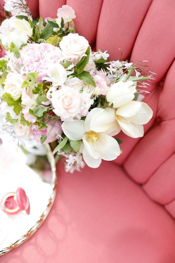 Romantic Valentine's Day Inspired Editorial  - www.theperfectpalette.com - Real Southern Accents, Jenn Finazzo Photography, Whimsical Floral Design