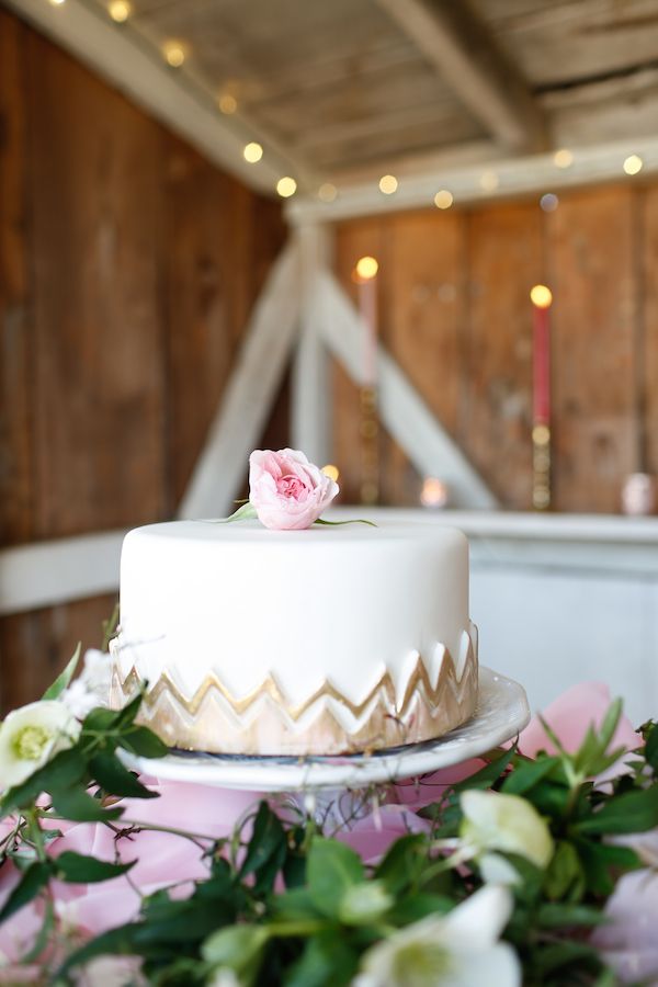 Romantic Valentine's Day Inspired Editorial  - www.theperfectpalette.com - Real Southern Accents, Jenn Finazzo Photography, Whimsical Floral Design