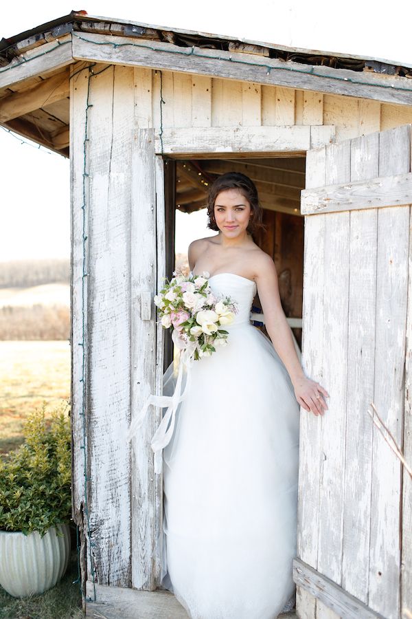 Romantic Valentine's Day Inspired Editorial  - www.theperfectpalette.com - Real Southern Accents, Jenn Finazzo Photography, Whimsical Floral Design