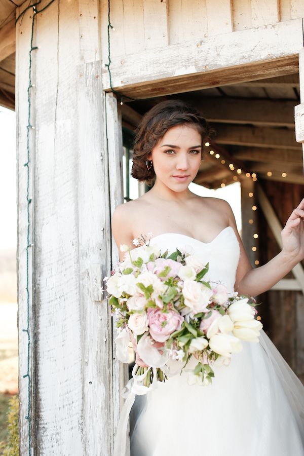 Romantic Valentine's Day Inspired Editorial  - www.theperfectpalette.com - Real Southern Accents, Jenn Finazzo Photography, Whimsical Floral Design