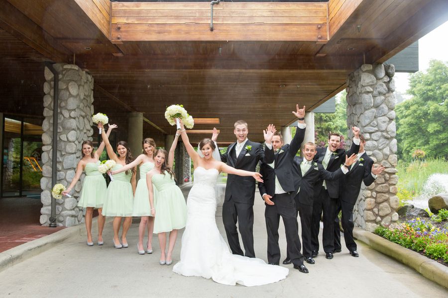 Mint Green Spring Wedding in Vancouver - www.theperfectpalette.com - Joanna Moss Photography, Elderberry Floral