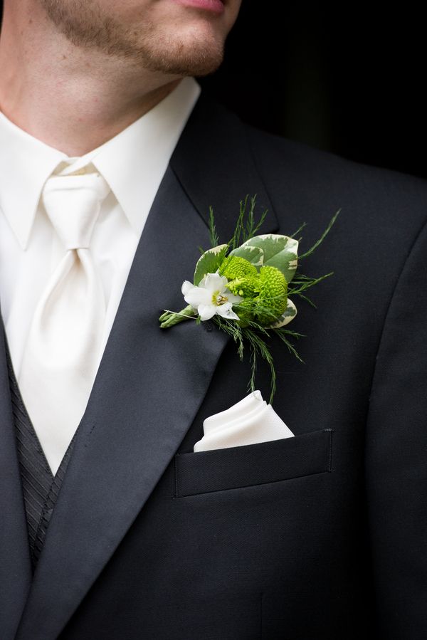 Mint Green Spring Wedding in Vancouver - www.theperfectpalette.com - Joanna Moss Photography, Elderberry Floral