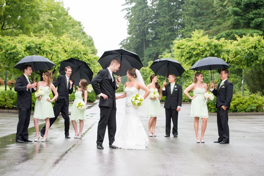 Mint Green Spring Wedding in Vancouver - www.theperfectpalette.com - Joanna Moss Photography, Elderberry Floral