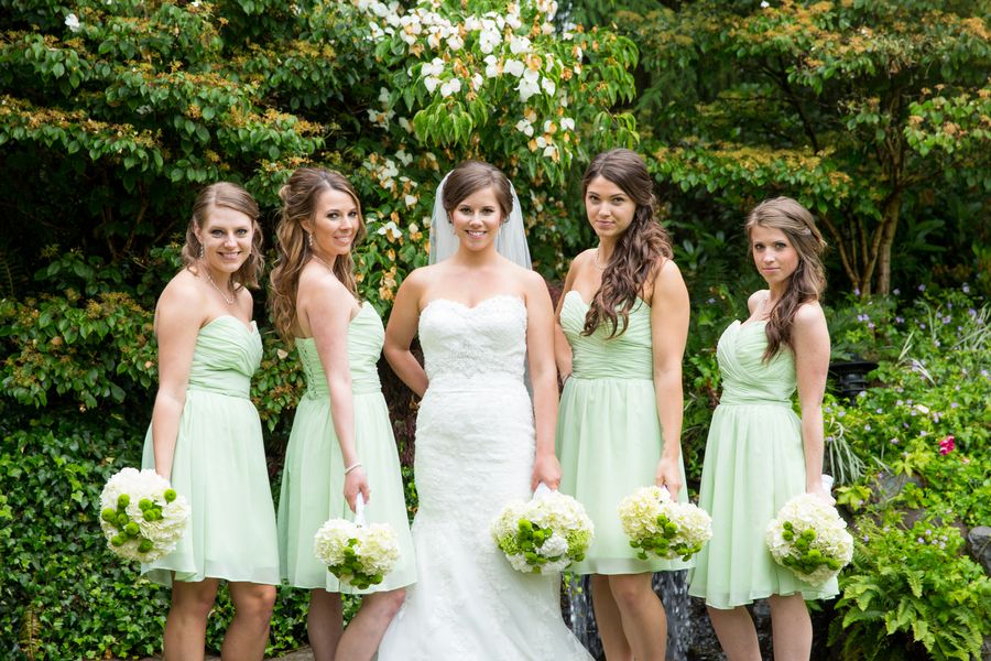 Mint Green Spring Wedding in Vancouver - www.theperfectpalette.com - Joanna Moss Photography, Elderberry Floral